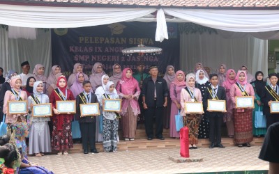 Pelepasan Siswa Kelas IX Angkatan ke-27 SMP Negeri 2 Jasinga Tahun 2021/2022